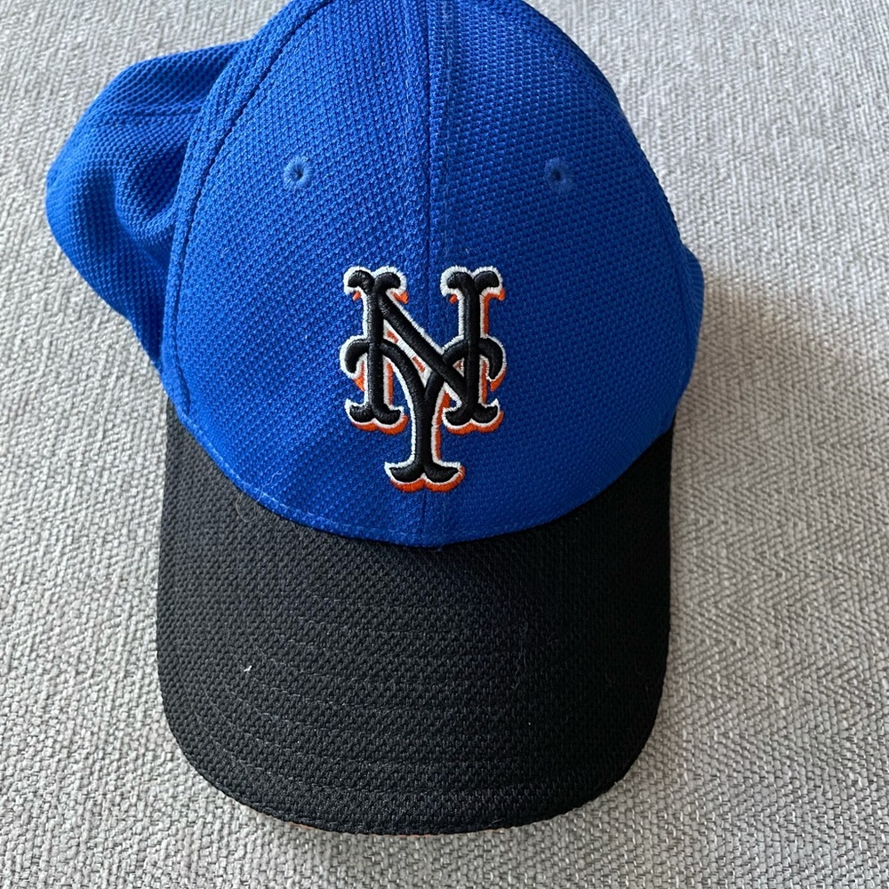 Women Mets Hat
